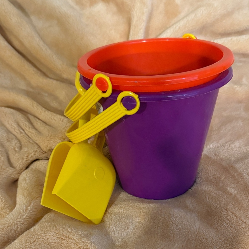 Purple and Red Beach Bucket Set
